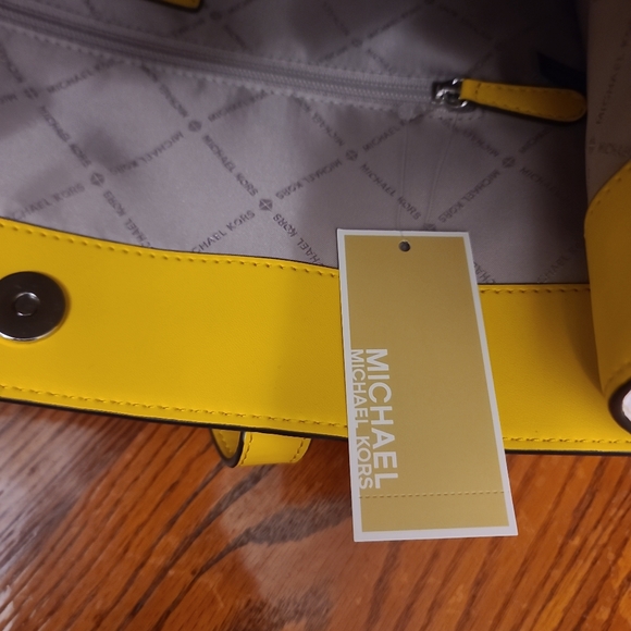 Michael Kors Kenly Purse - Picture 6 of 7